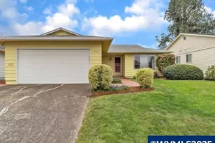 338 S Columbia Dr, Woodburn, OR 97071 - Photo 1