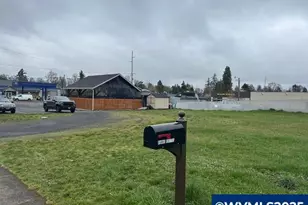 375 S 11th St, Independence, OR 97351 - Photo 1