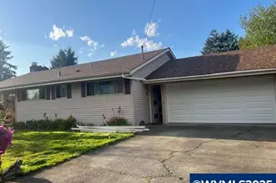 13727 SE Raymond St, Portland, OR 97236 - Photo 1