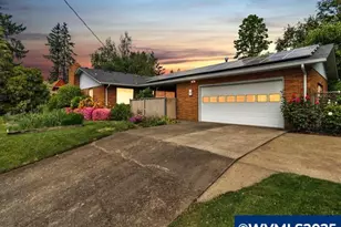 810 15th NE St, Salem, OR 97301 - Photo 1