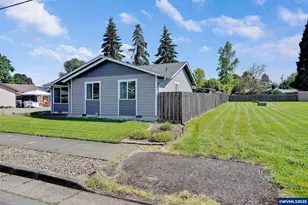 1042 18th Av SE, Albany, OR 97322 - Photo 1