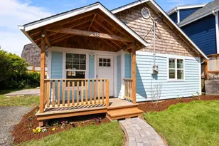 433 NW Hurbert St, Newport, OR 97365 - Photo 1