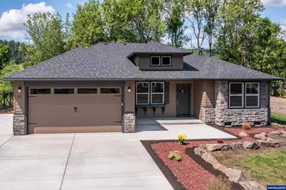 811 Calapooia Av, Brownsville, OR 97327 - Photo 1