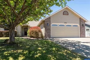 1890 Grandview Dr NW, Albany, OR 97321 - Photo 1