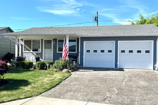 1527 Country Club Cir, Woodburn, OR 97071 - Photo 1