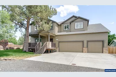 1926 SW 25th St, Redmond, OR 97756 - Photo 1