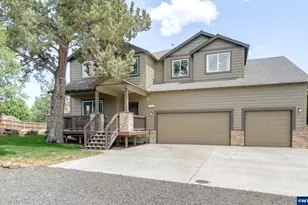 1926 SW 25th St, Redmond, OR 97756 - Photo 1