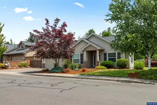 796 SE Hawthorne Ave, Dallas, OR 97338 - Photo 1