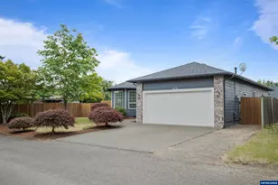 4658 Manning Dr NE, Salem, OR 97305 - Photo 1