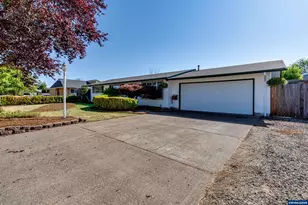 585 S 9th St, Harrisburg, OR 97446 - Photo 1