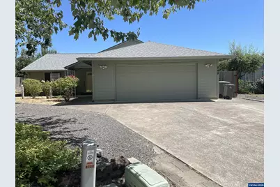 848 SW Hawthorne St, McMinnville, OR 97114 - Photo 1