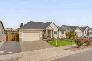 955 Grant St, Mount Angel, OR 97362 - Photo 1