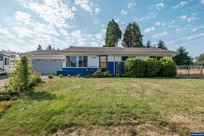 1102 16th Av NE, Albany, OR 97321 - Photo 1
