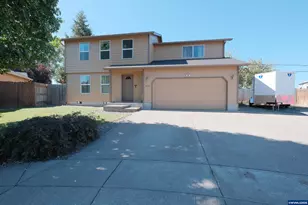 300 Water&apos S Edge Ct, Lebanon, OR 97355 - Photo 1
