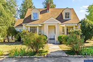 190 N 1st St, Harrisburg, OR 97446 - Photo 1