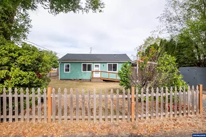 301 Russell St, Lebanon, OR 97355 - Photo 1