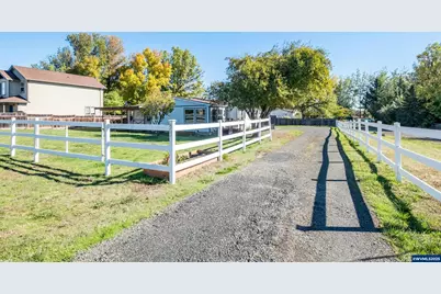 807 N 12th St, Philomath, OR 97370 - Photo 1