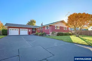 4494 Cascade Dr, Eugene, OR 97402 - Photo 1
