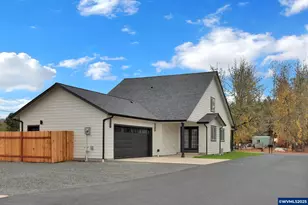 1090 38th Ave, Sweet Home, OR 97386 - Photo 1
