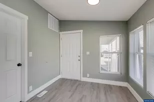 911 York St, Aumsville, OR 97325 - Photo 12