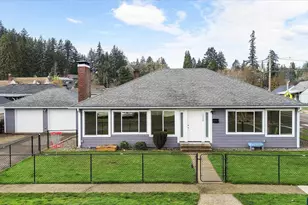 1038 3rd Ave, Sweet Home, OR 97386 - Photo 1