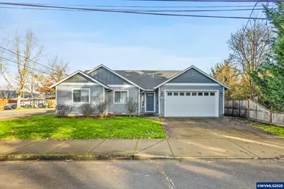 1075 12th St, Sweet Home, OR 97386 - Photo 1