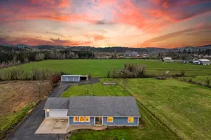 639 SW Oakdale Ave, Dallas, OR 97338 - Photo 1