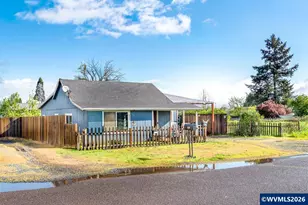 705 W B St, Lebanon, OR 97355 - Photo 1