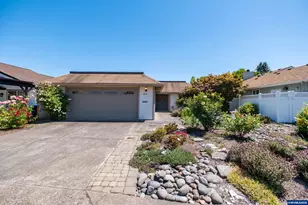 3274 Oakcrest Dr NW, Salem, OR 97304 - Photo 1