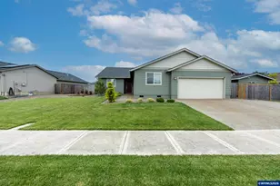 1487 Austin Ave, Woodburn, OR 97071 - Photo 1