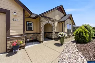 628 NW Hillcrest Dr, Dallas, OR 97338 - Photo 1