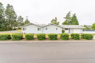2025 Pine St, Florence, OR 97439 - Photo 1