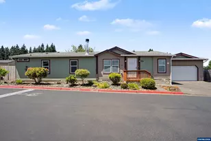 1015 Oak St, Silverton, OR 97381 - Photo 1