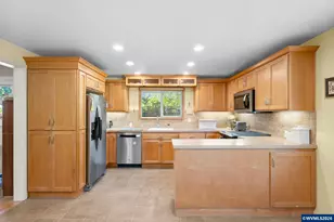 925 15th St NE, Salem, OR 97301 - Photo 10