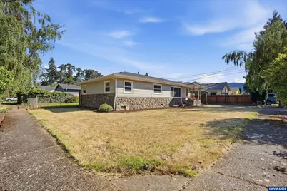722 Elm St, Woodburn, OR 97071 - Photo 1