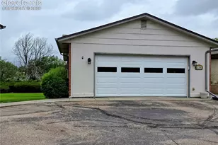 538 Lakewood Cir, Colorado Springs, CO 80910 - Photo 2