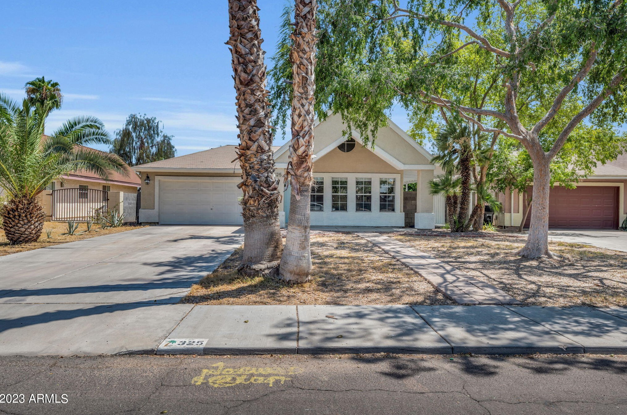 325 E Mitchell Dr, Phoenix, AZ 85012