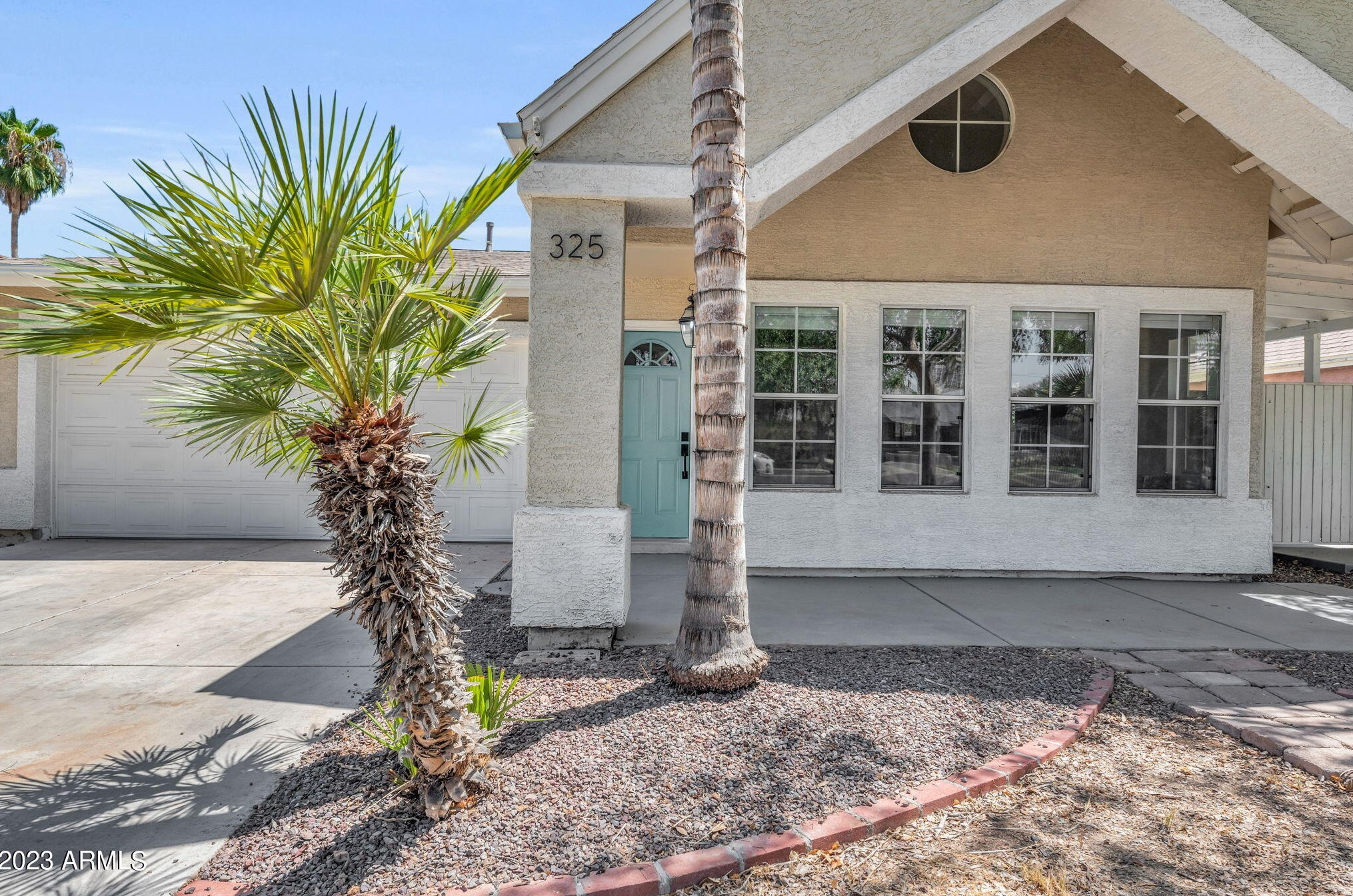325 Mitchell Dr, Phoenix AZ  85012-2303 exterior