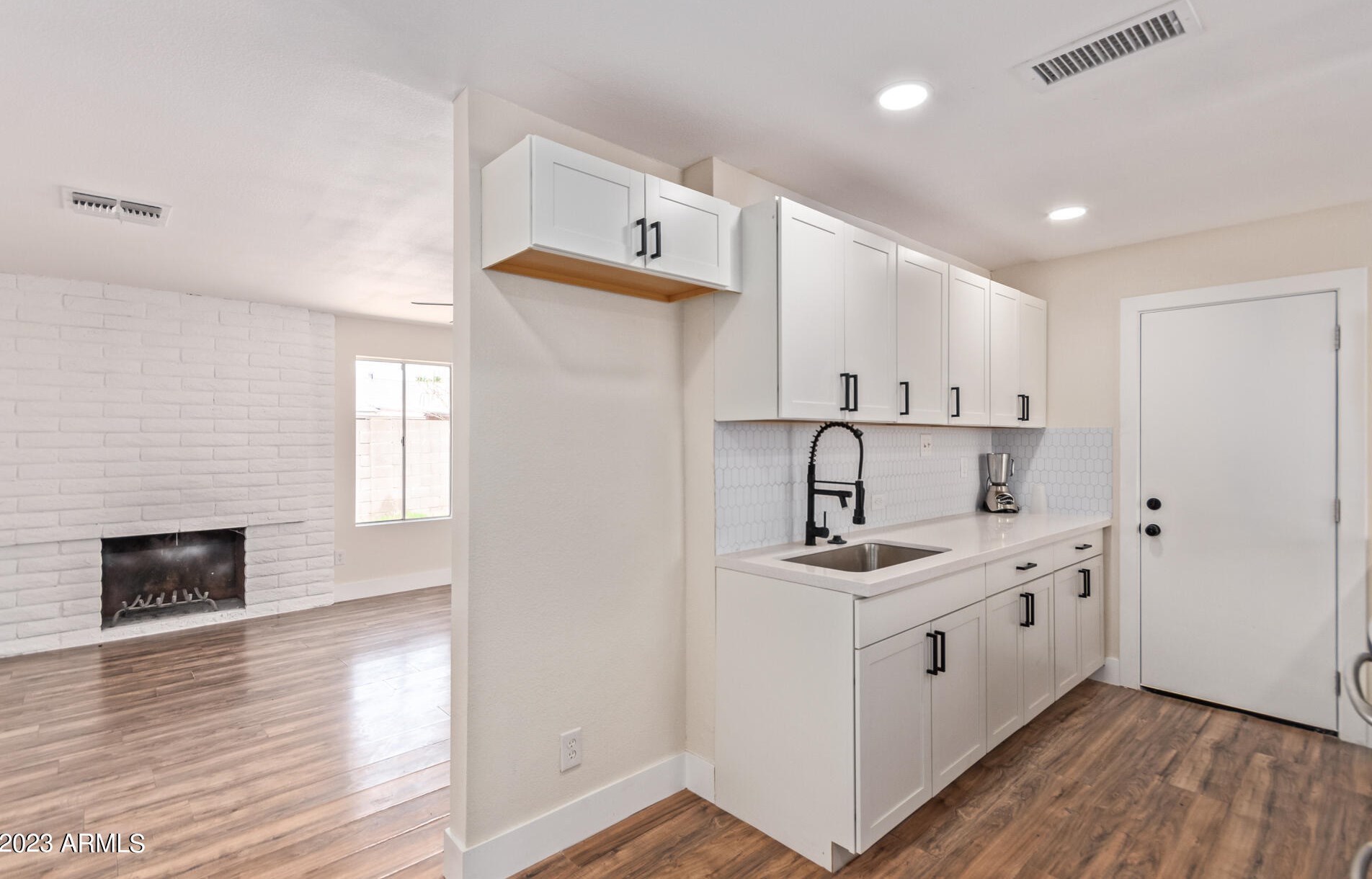 8506 Whitton Ave, Phoenix AZ  85037-2747 exterior