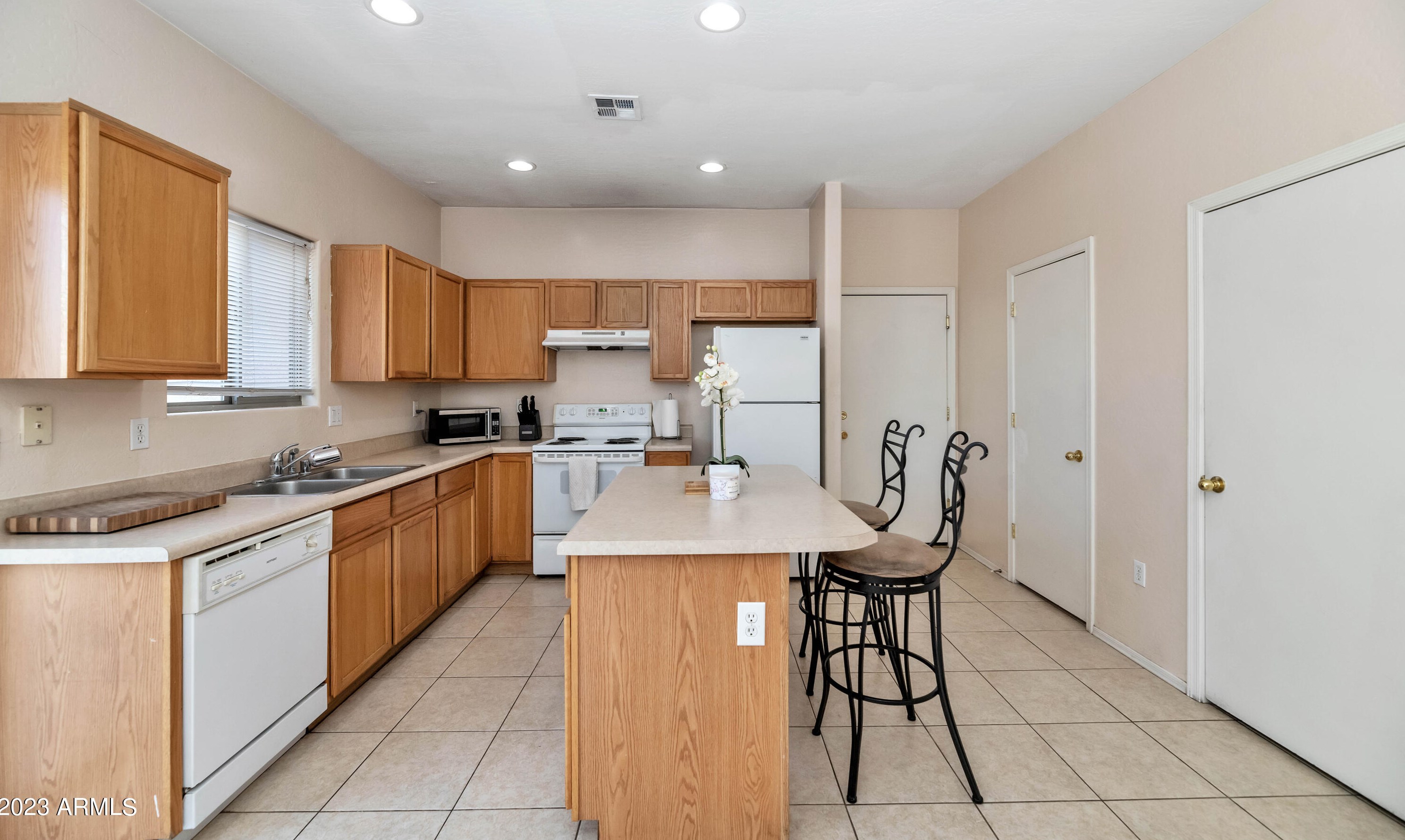 3032 Kings Ave, Phoenix AZ  85032-3156 exterior