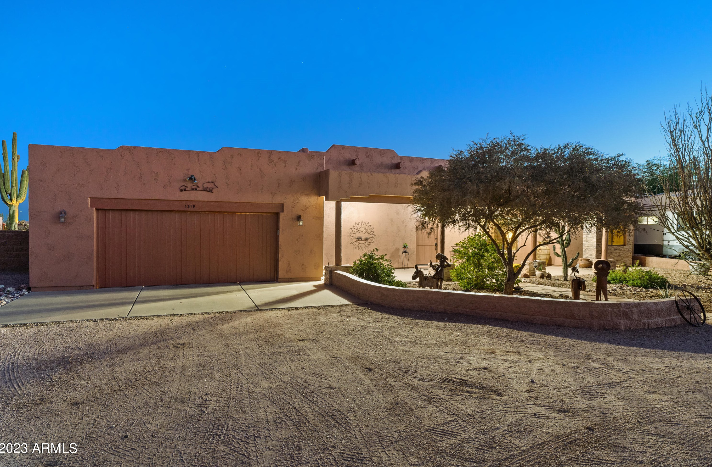 1319 Kaniksu St, Apache Junction, AZ 85120-9096