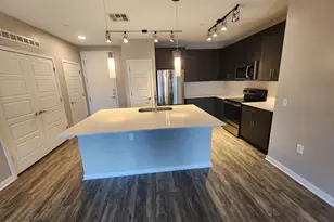 200 E Thomas Rd, Phoenix, AZ 85012 - Photo 2