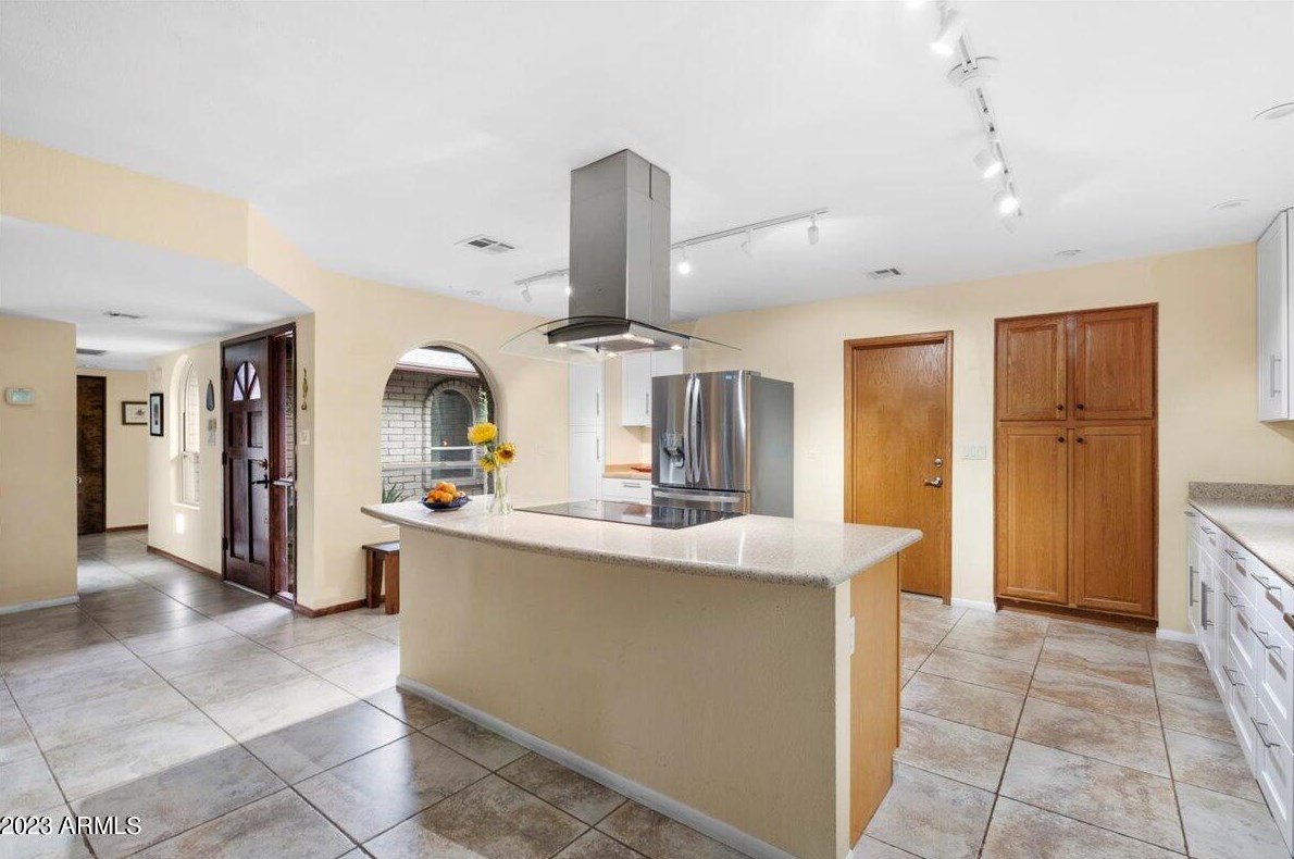 810 Friess Dr, Phoenix, AZ 85022-4328