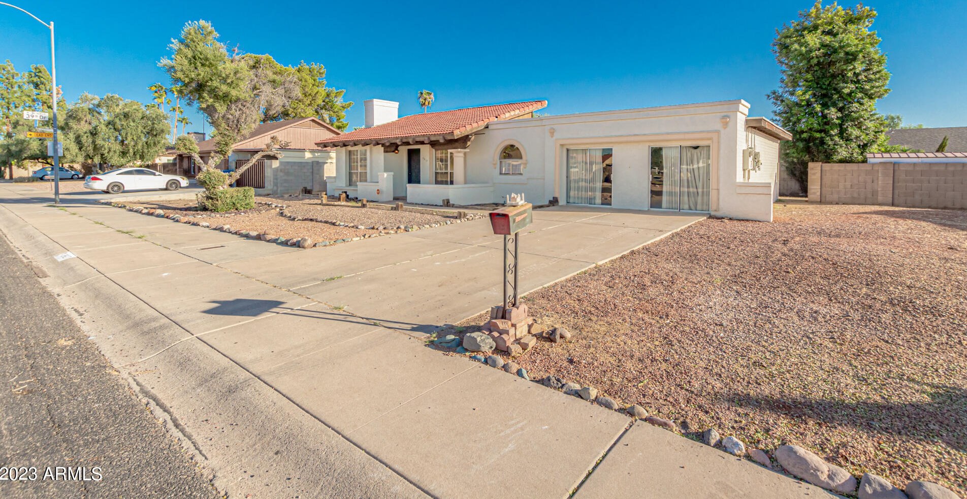 3917 Juniper Ave, Phoenix, AZ 85053-2711