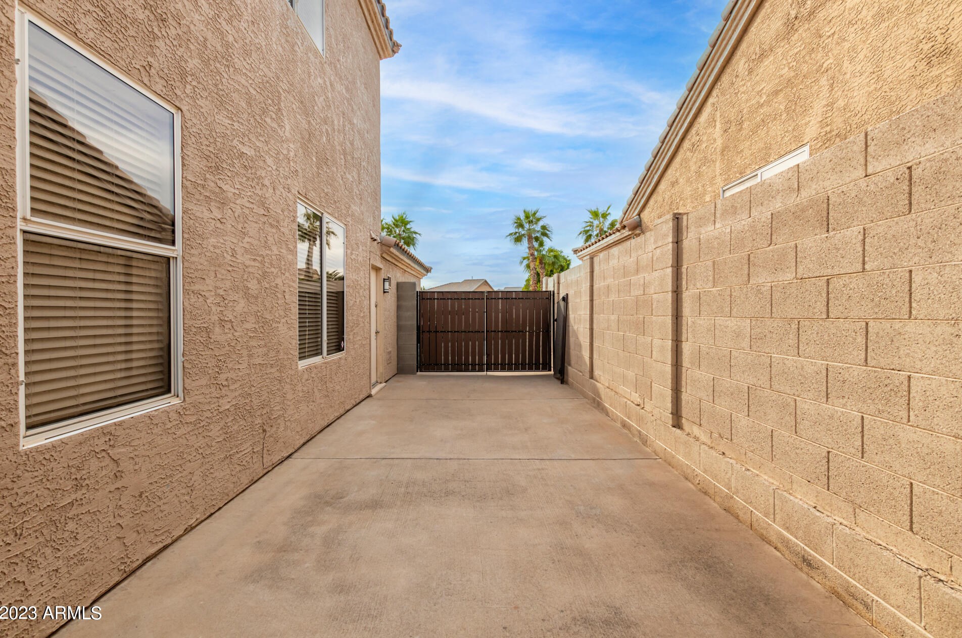 15409 17th Ave, Phoenix AZ  85023-3404 exterior