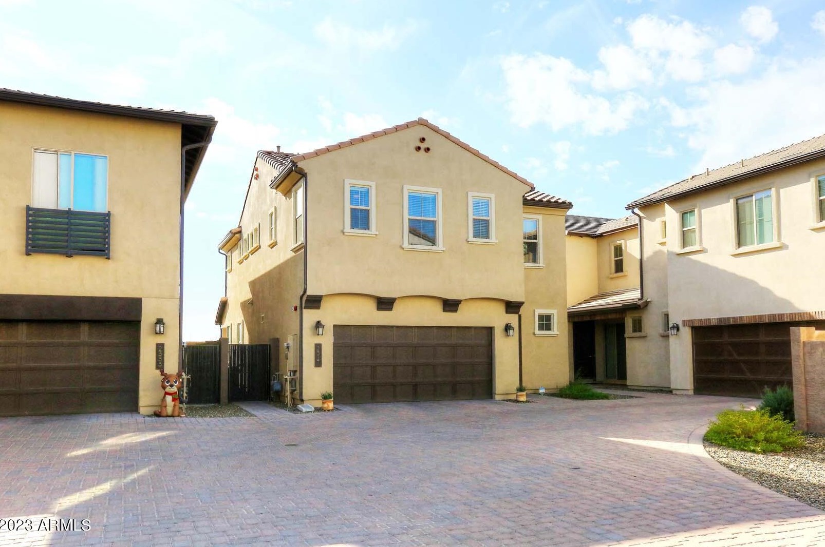2337 W Gloria Ln, Phoenix, AZ 85085