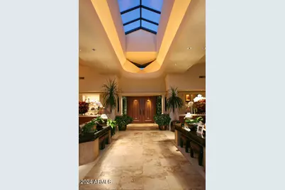 15 Biltmore Estates Drive, Phoenix, AZ 85016 - Photo 8