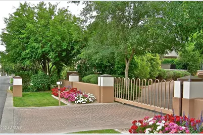 15 Biltmore Estates Drive, Phoenix, AZ 85016 - Photo 12