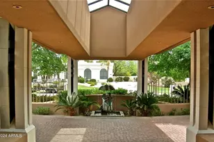 15 Biltmore Estates Dr, Phoenix, AZ 85016 - Photo 12