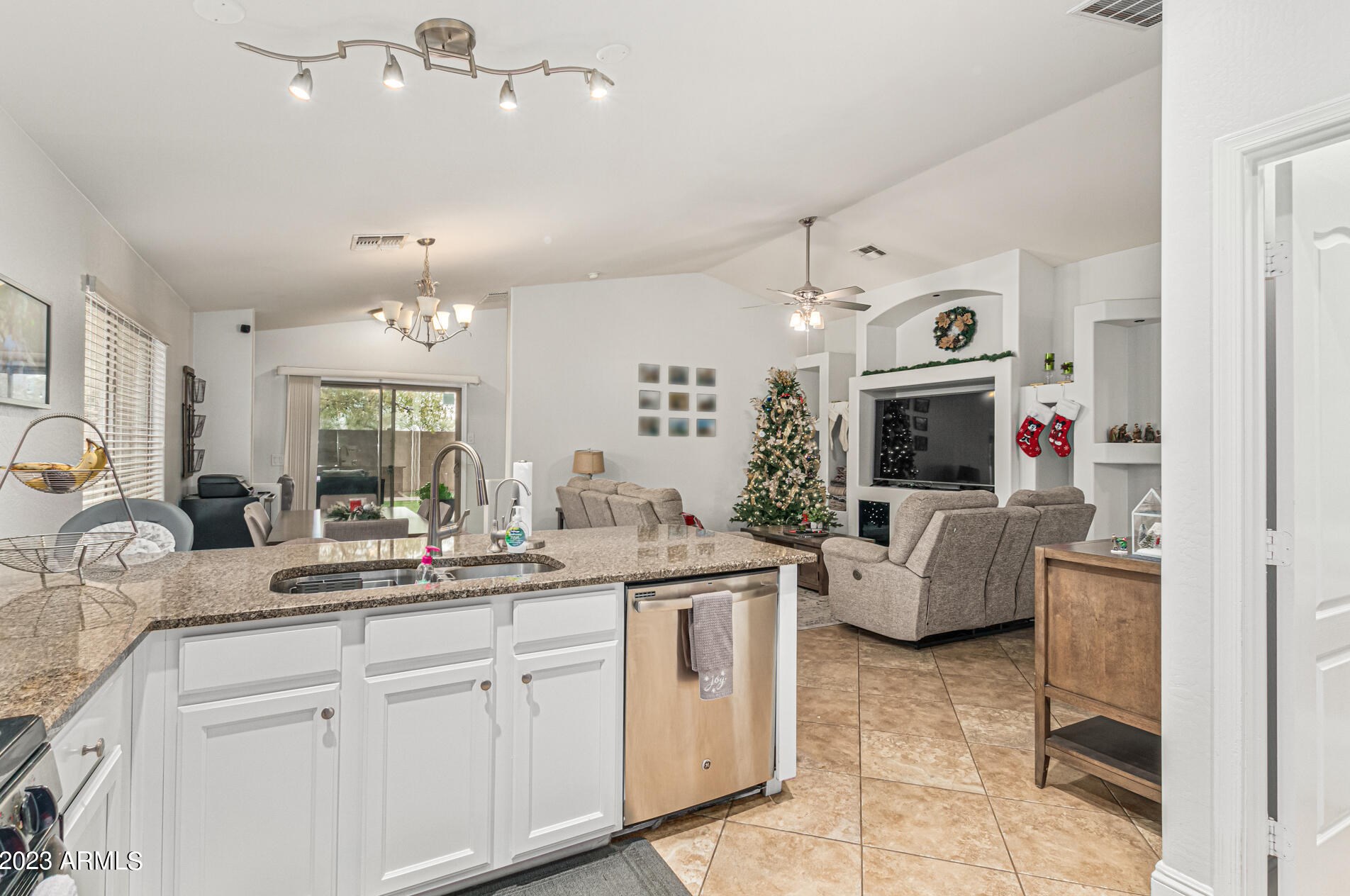 24233 28th St, Phoenix AZ  85024-6219 exterior